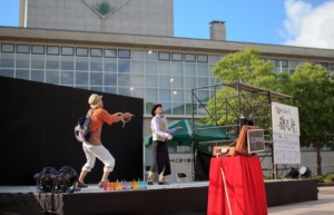 2016y06m10d_095922029