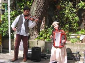 ヨーロッパ街角音楽演奏コンビ