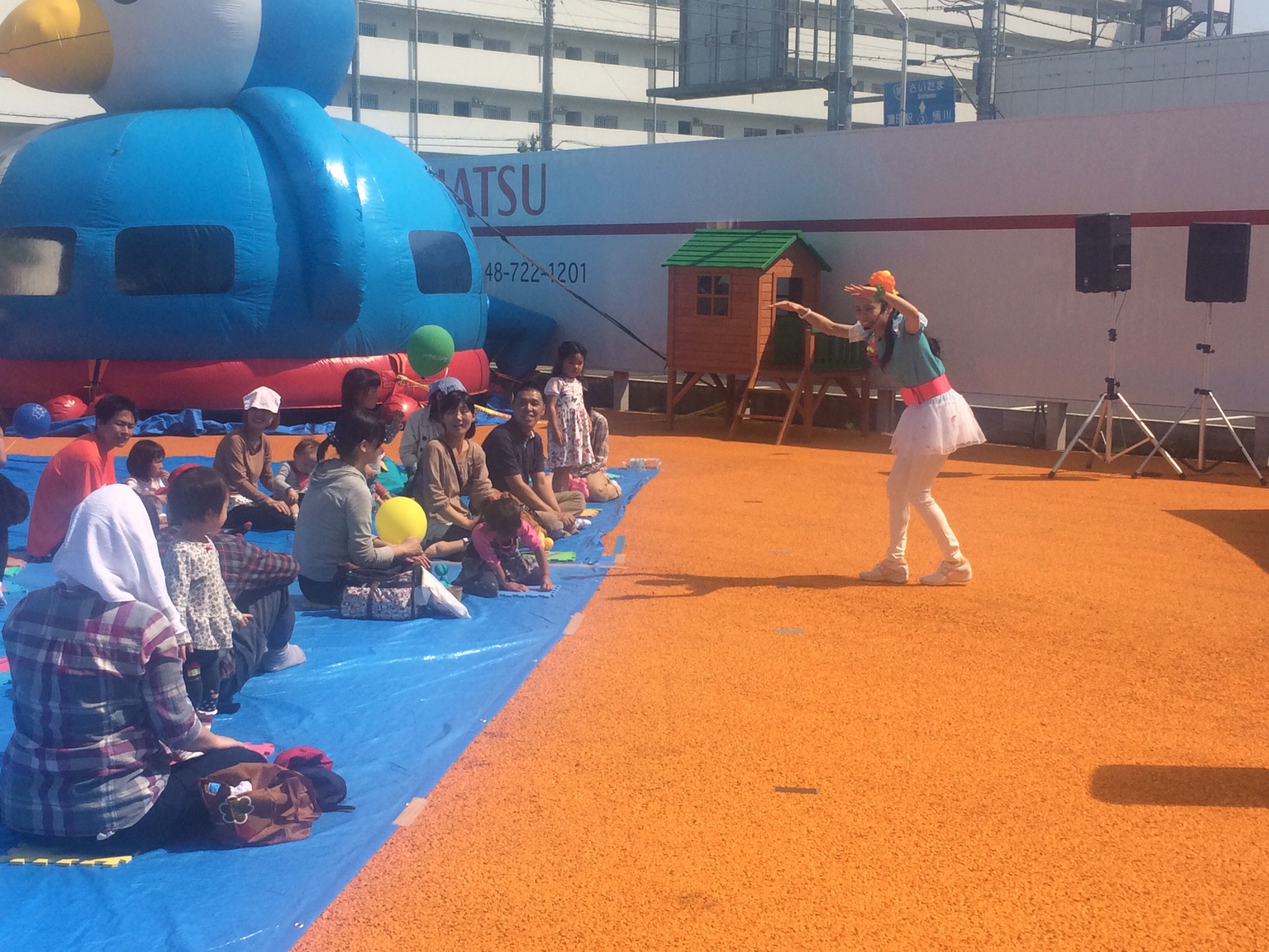 埼玉県の自動車販売会社様からふわふわ遊具 歌のおねえさん キャラクターショー 音響設備でお世話になりました テイクプロデュース