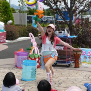 2016y05m12d_161338593